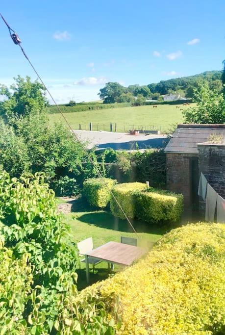 Cosy Farmhouse Escape In Monmouthshire Villa Wolves Newton Exterior foto